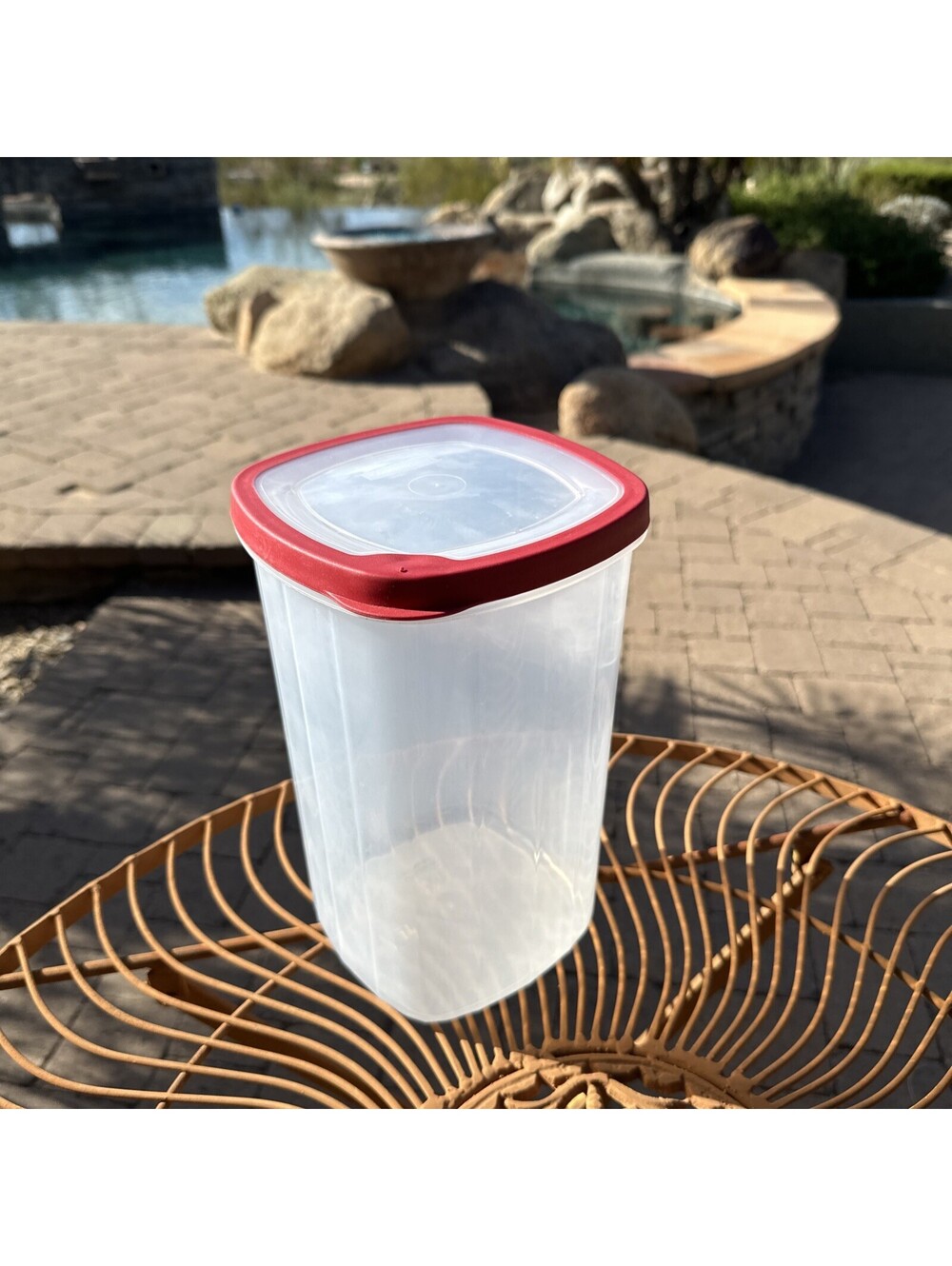 Rubbermaid Servin’ Saver 4.5 Qt (556F) Tall Bread Storage Canister w/Red Lid